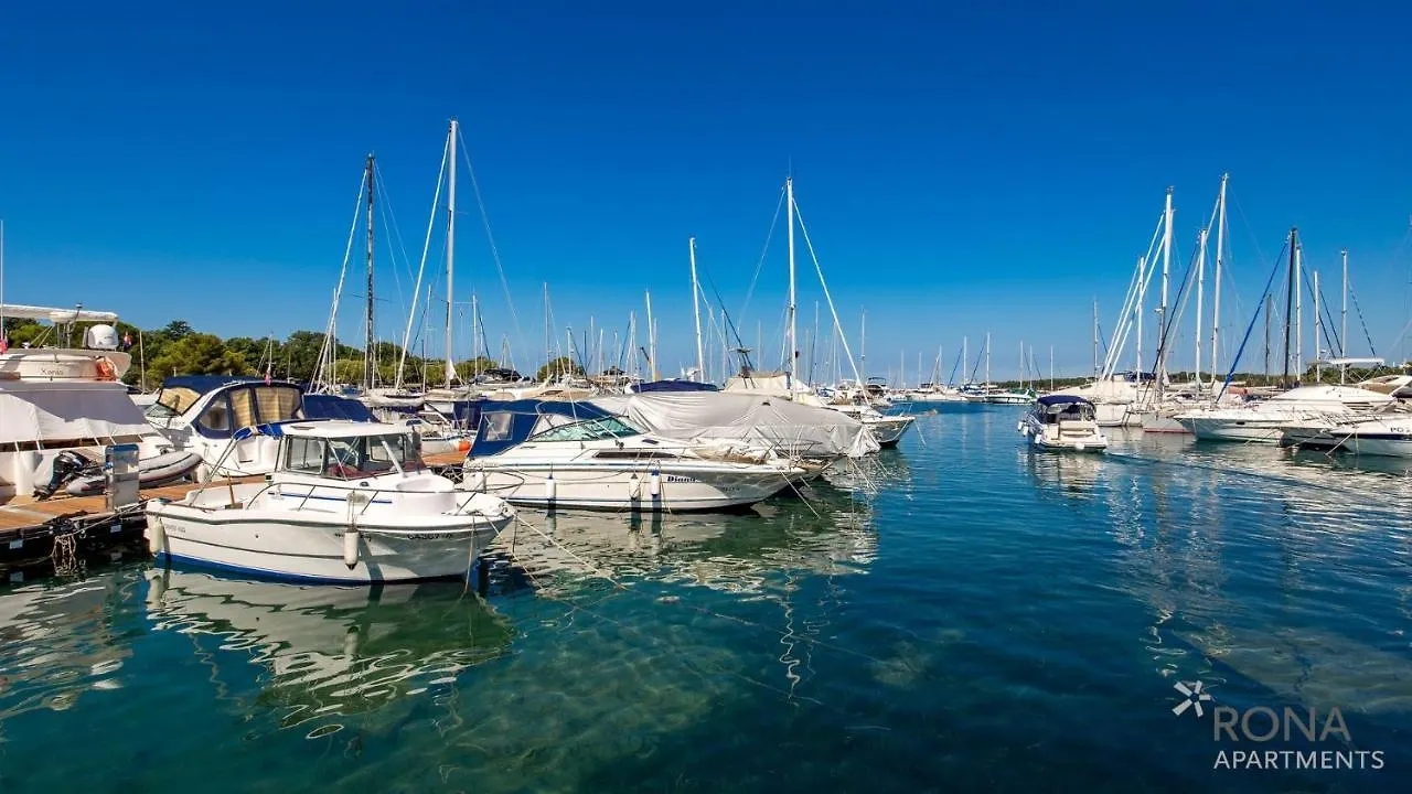 Rona Apartment Zrinka Poreč 0*,  Croacia
